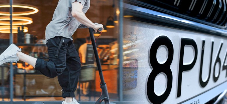 Tablice rejestracyjne i ubezpieczenie OC dla rowerów i hulajnóg? Leci mandat 3000 zł