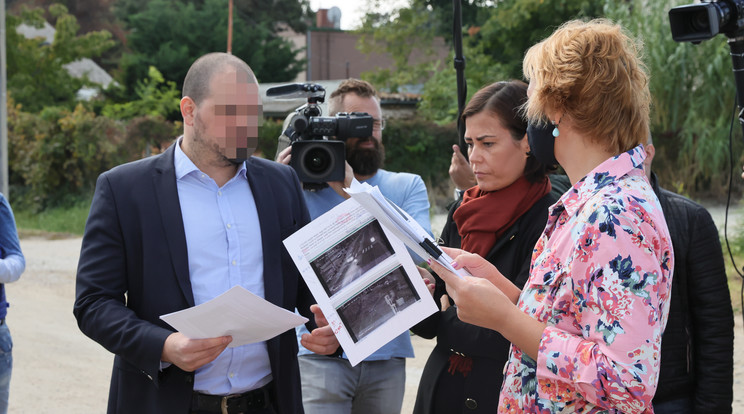 B. László a siófoki ház előtt: ide érkezett először kocsijával VV Fanni lakásából / Fotó: Grnák László