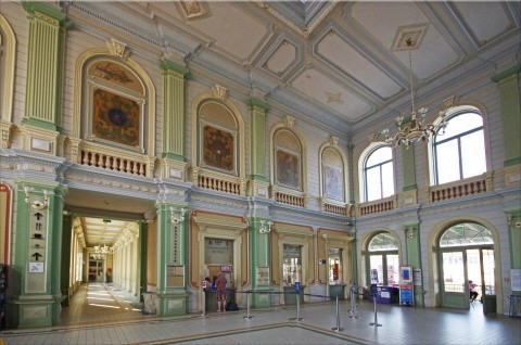 Hol zabytkowego dworca Przemyśl Główny zbudowanego w latach 1859-1860