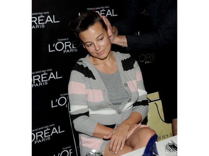 Anna Mucha przygotowuje się do pokazu Macieja Zienia