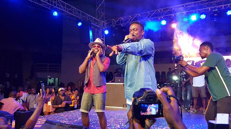 Sarkidoe and M.anifest perform on stage 