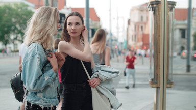 Zastaw się, a pokaż się. Młodzi zadłużają się, żeby mieć na ciuchy, iPhone'y i wakacje