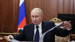 na kremlu zacierają ręce. usa luzują sankcje na rosyjską ropę