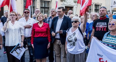 Tłum katolików w Krakowie. Potępił sceny z igrzysk. Nie zabrakło rodziców prezydenta Dudy [ZDJĘCIA]