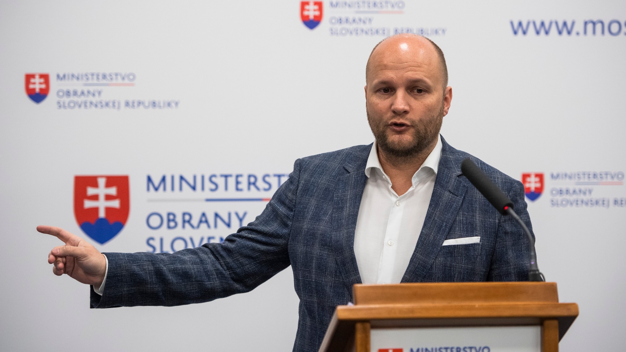 Jaroslav Naď počas tlačovej konferencie