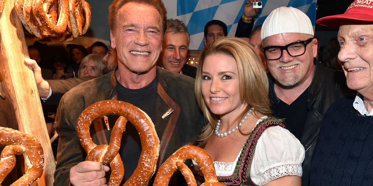  Arnold Schwarzenegger z partnerką Heather Milligan podczas imprezy w 2017 r. w Niemczech. 
