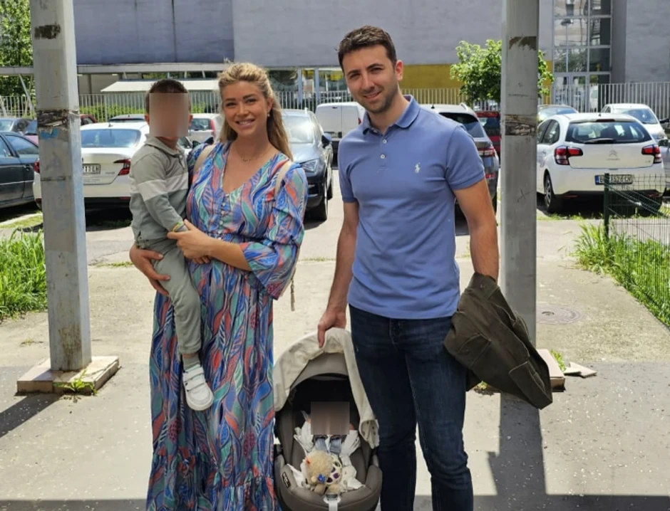 Stefan Petrušević izveo ženu iz porodilišta