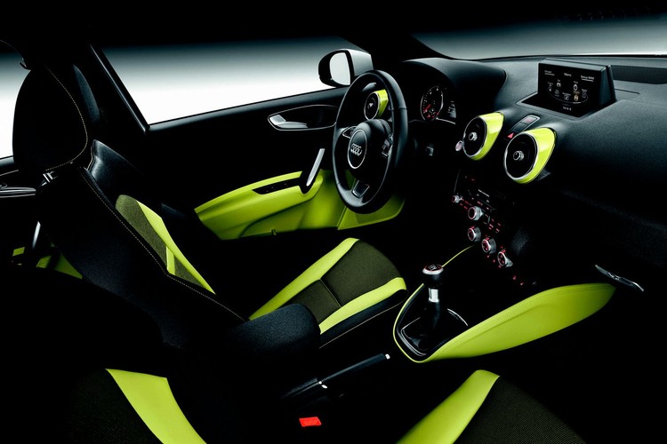 A1 Sportback ma długość 3,95 metra, a rozstaw osi wynosi 2,47 metra - czyli wymiary są takie same jak w modelu trzydrzwiowym. Szerokość (1,75 m) i wysokość (1,42 m) są większe o sześć milimetrów