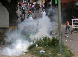 Wojsko brutalnie tłumi bunt w ciężkim więzieniu