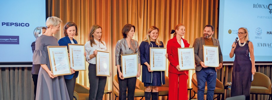 Partnerzy akcji Równa Firma (od lewej): Katarzyna Salamończyk-Napierska (Volkswagen Poznań), Agata Shen (PepsiCo), Beata Mirowska (Brown-Forman), Karolina Andrian (Fundacja Share The Care), Justyna Ciępka (Haleon), Joanna Szendzielorz (Laboratoires Vivacy Polska), Kamil Wyszkowski (UN Global Compact Network Poland) oraz Anna Dygasiewicz-Piwko (RASP).