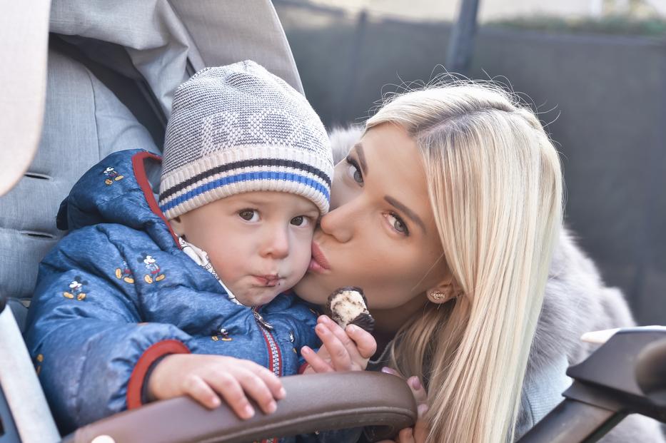 Vasvári Vivien kisfiiával  / Fotó: babamamaexpo.hu