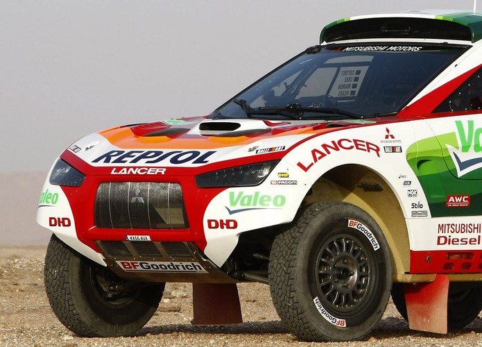 Racing lancer wystąpi na październikowym salonie samochodowym w Paryżu