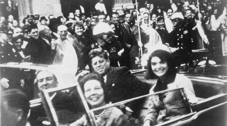 Kennedy elnököt 1963 novemberében végezték ki Dallasban