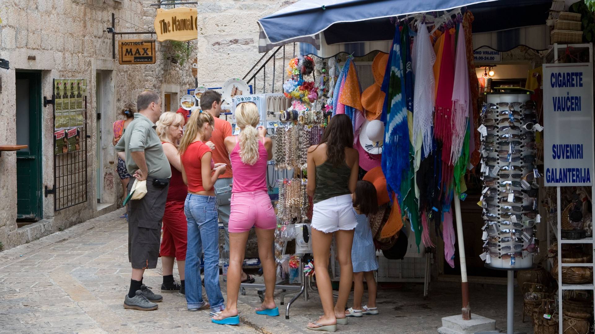 Kazne za nepristojne turiste u Budvi zbog kojih biste mogli da bankrotirate