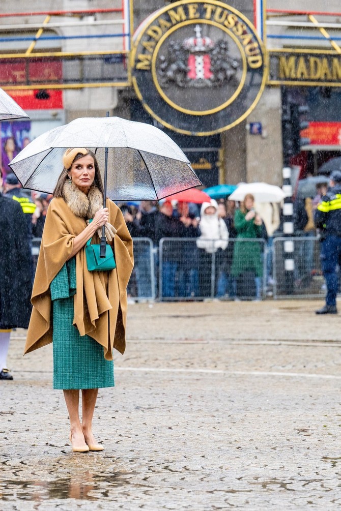 Kraljica Leticija blistala je u tirkiznoj haljini od tvida 