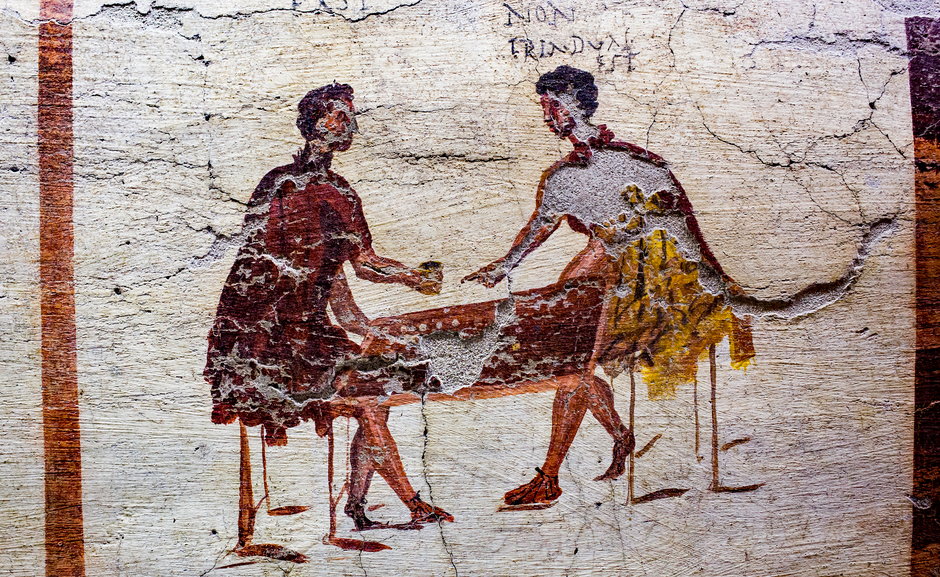 Rzymskie malowidło ścienne z I wieku przedstawiające dwóch graczy w kości