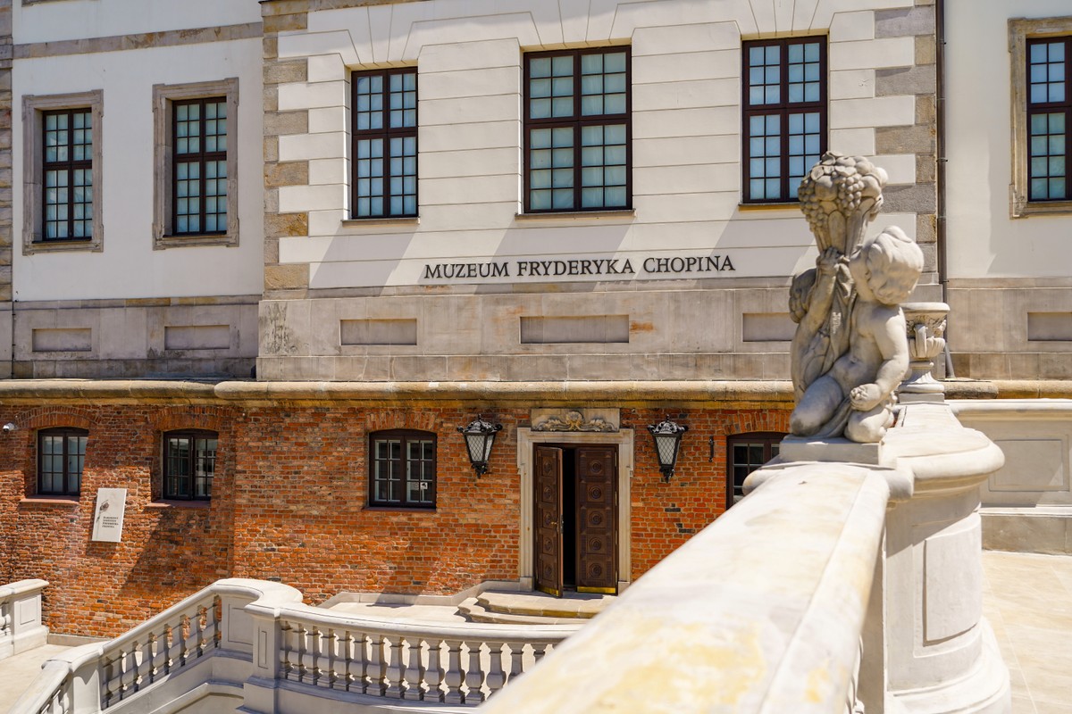 Otwarte w 2010 r. Muzeum Fryderyka Chopina w Warszawie rocznie odwiedza ok. 100 tysięcy osób