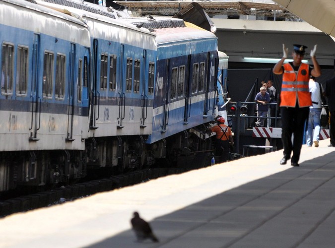 Pociąg był pełny, a siła uderzenia gigantyczna - powiedział jeden z pasażerów, który był w pierwszym wagonie. Ludzie chcieli za wszelką cenę wyjść z pociągu - dodał