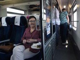 "Kolej na Ewę": Premier już w Sopocie, w trakcie podróży rozmawiała z pasażerami