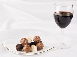 Wino, czekolada i orzechy wzmocnią... kości!