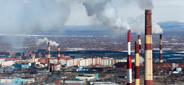 Wycieki paliw, płonąca siarka i fenolowe jezioro. Ekologiczny dramat w Rosji