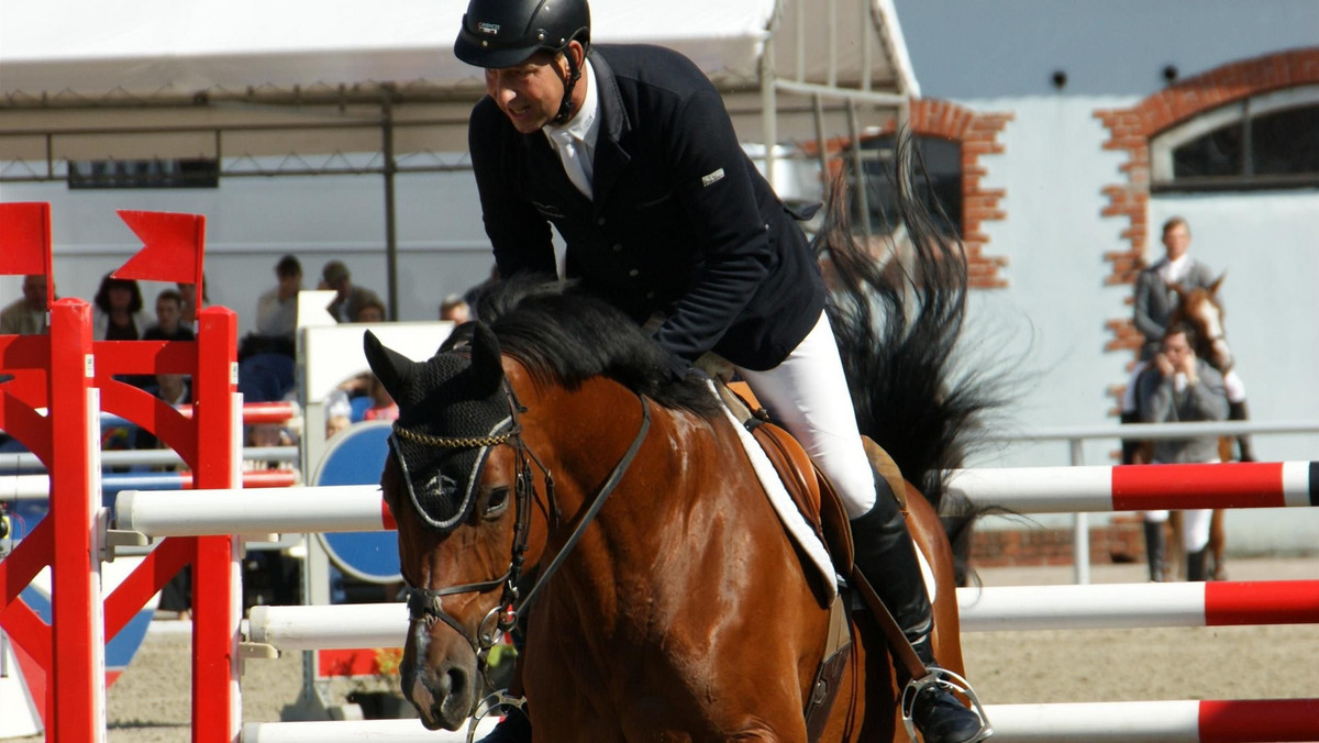 Finałowy konkurs cyklu Longines China Tour przyniósł zwycięstwo zawodnikowi z Niemiec. Dosiadający 14-letniego, kasztanowatego ogiera Newtime de Baussy Franke Sloothaak pokonał w rozgrywce reprezentanta Ukrainy Urlicha Kirchhoffa o ułamki sekund. Na trzecim miejscu znalazł się Chińczyk Liu Tongyan, który rywalizację podjął startując na ogierze Ku Bu Qi.