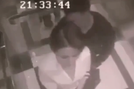 HOROR U LIFTU! Ženi manijak prišao s leđa i počeo da je DODIRUJE, a onda je usledila ŠOK SCENA: Napasnik TAKVU REAKCIJU nije očekivao, od prizora srce silazi u pete