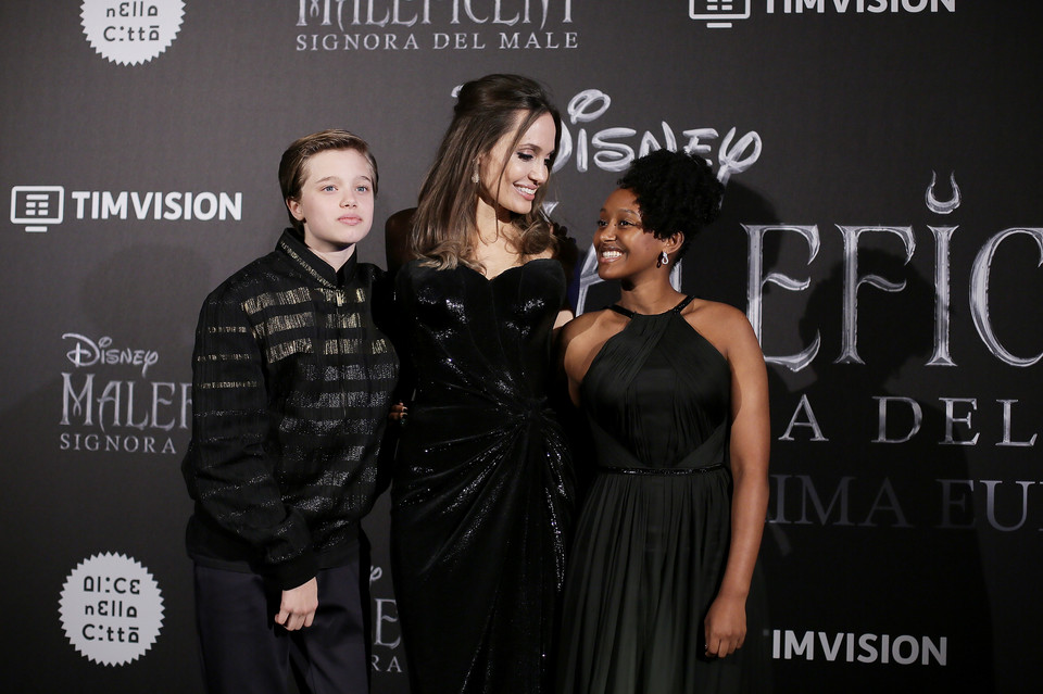Czarownica 2 Angelina Jolie Z Dziećmi Na Europejskiej Premierze Filmu Film