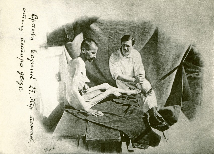 Srpska vojska na Krfu. Izgled vojnika čija se težina svela na 27 kg posle gladi i zime na putu preko Albanije, 1916.