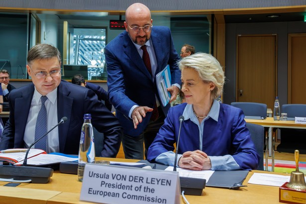 Valdis Dombrovskis, Charles Michel i Ursula von der Leyen