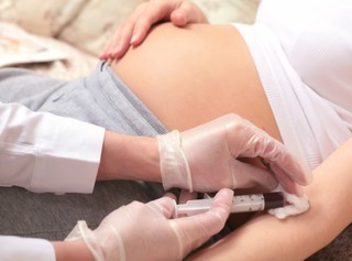 Mimo zmasowanej krytyki standardy w edukacji ciężarnych się zmienią