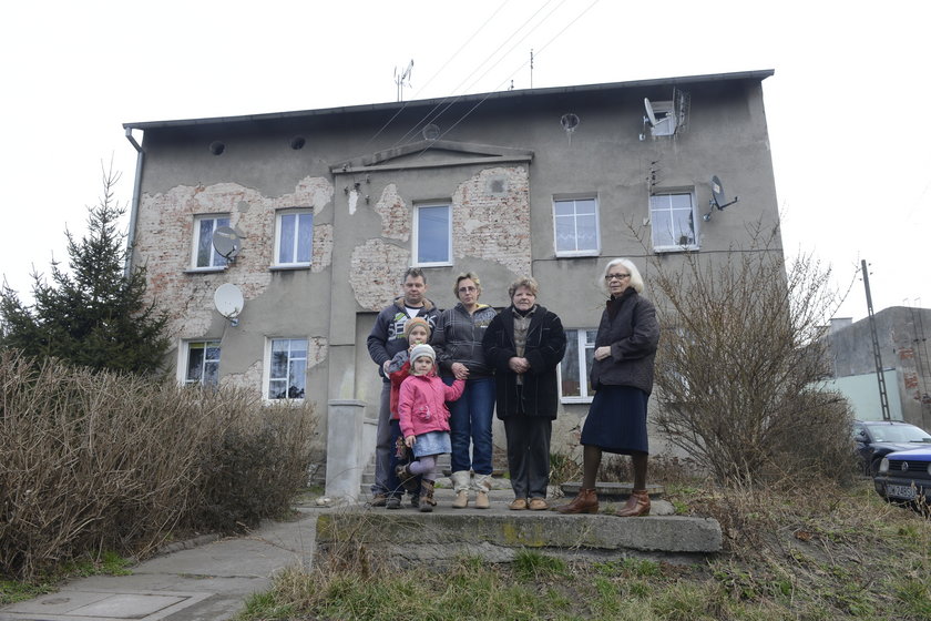 Tuż przed tym domem znajduje się węzeł ciepłowniczy