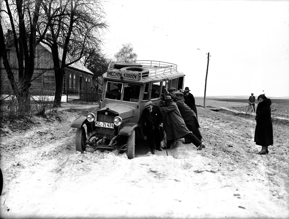 Autobus kursujący na trasie Kraków–Miechów, 1932 rok
