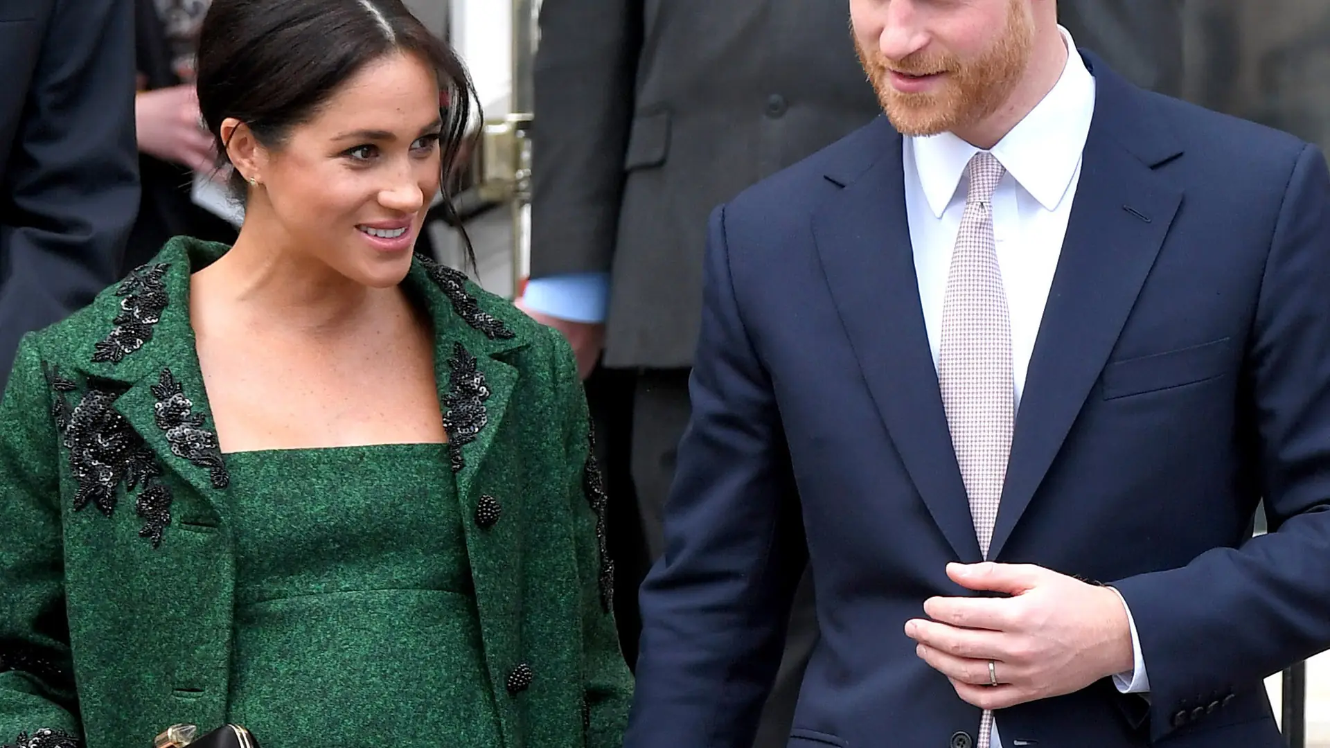 Zobacz jak kopie royal baby! Uroczy filmik z Meghan podbija internet