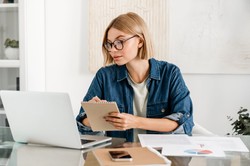 Bardzo trudny QUIZ ortograficzny na literę L. Mało kto przechodzi przez pytanie nr 13