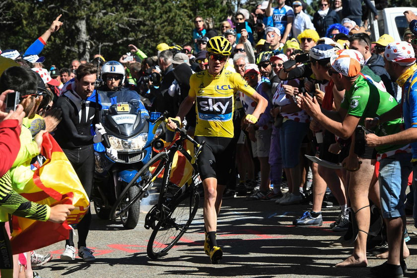 Chris Froome zderzył się z motocyklem podczas Tour de France