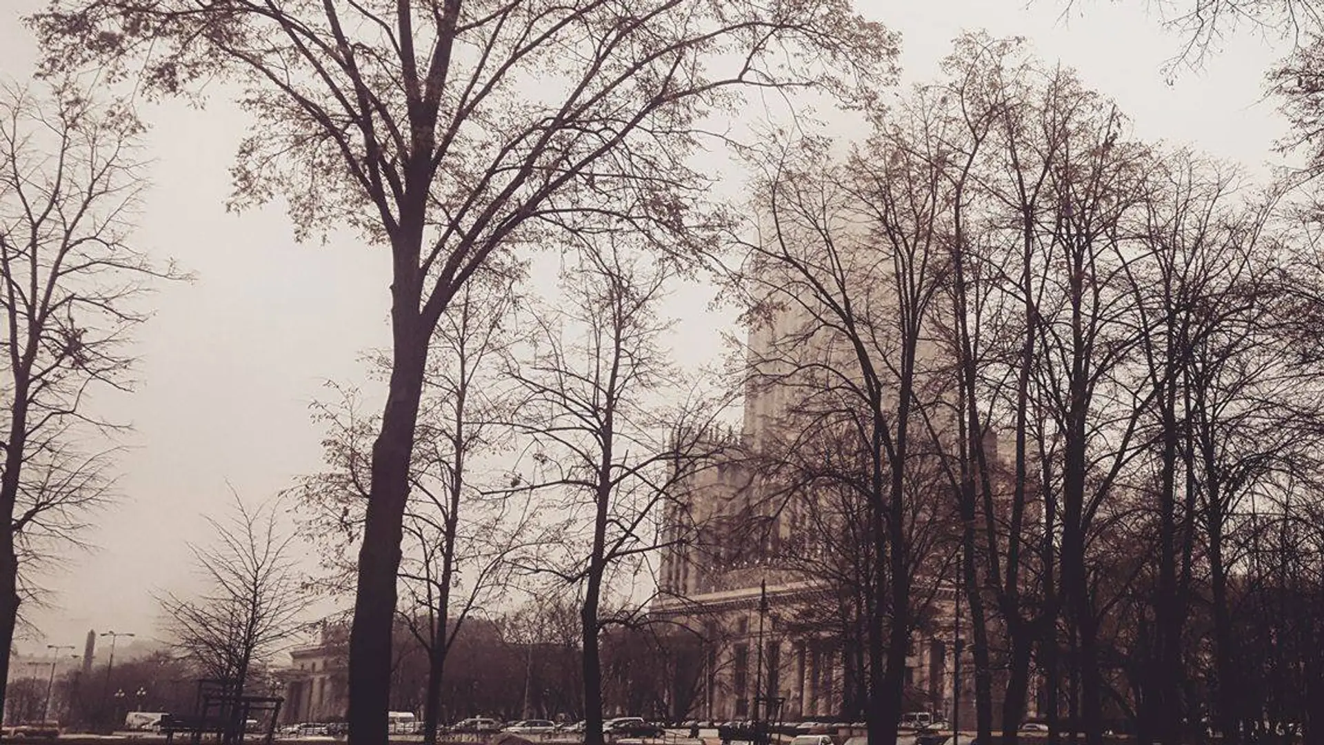 Uwaga, to nie mgła. To smog! Nie widać nawet Pałacu Kultury