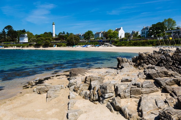 Plaża w Benodet, przy ujściu rzeki Odet do Oceanu Atlantyckiego, Bretania, Francja.