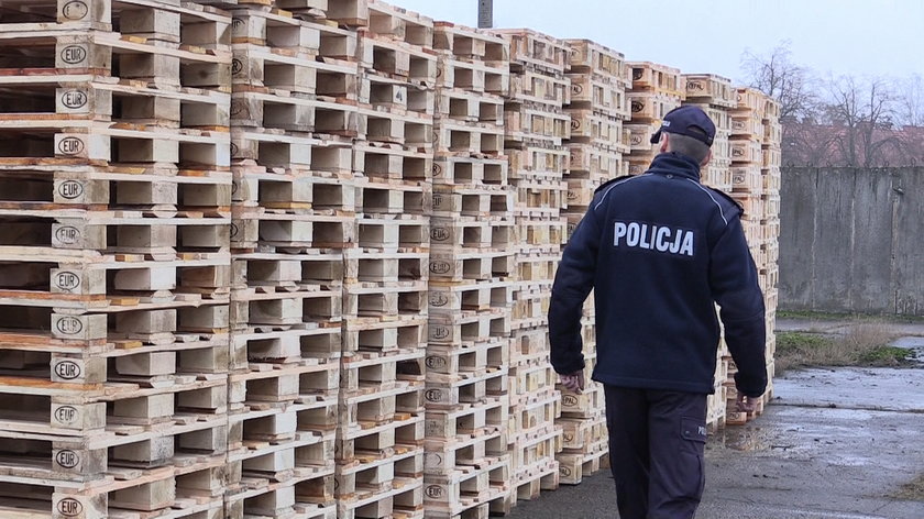 Policjanci odkryli podrabiane palety