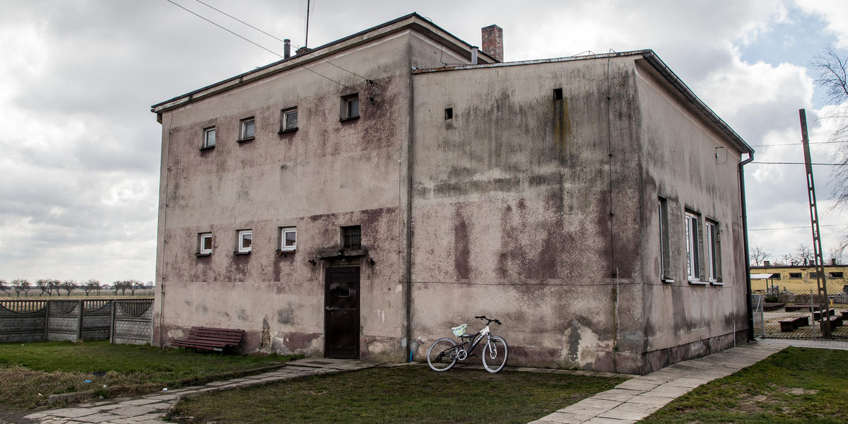 Kozłów k. Miechowa. 40-latek pobił dwoje dzieci. Jedno z nich zmarło