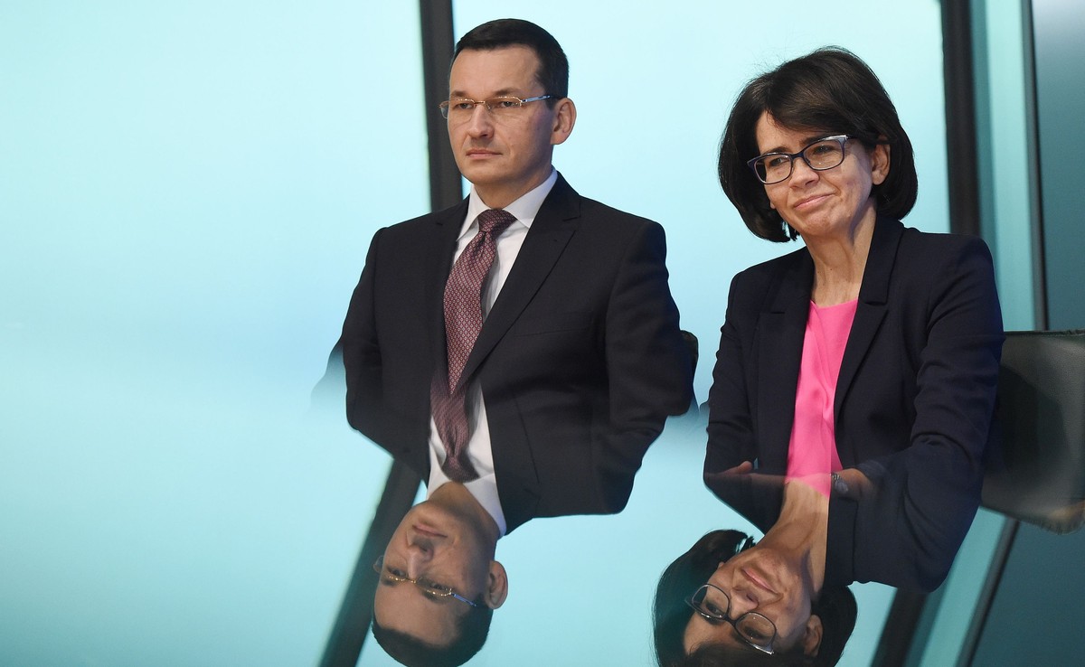 Minister cyfryzacji Anna Streżyńska (P) i wicepremier, minister rozwoju i finansów Mateusz Morawiecki (L)