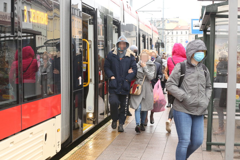 Proszę państwa, a maseczki gdzie?