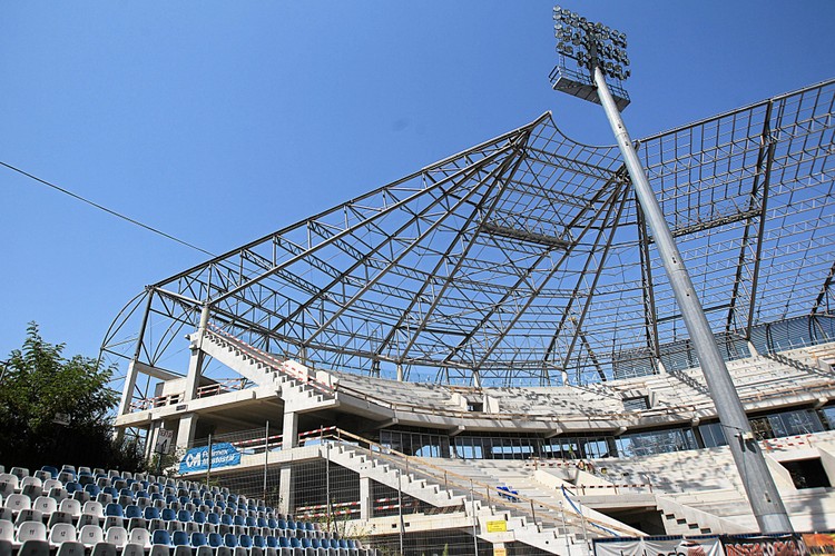 Budowę obiektu podzielono na dwie fazy. W pierwszej powstaną trzy trybuny poza trybuną główną. W drugiej fazie trybuna główna zostanie dobudowana. Na zdj. Zabrze. Budowa stadionu klubu sportowego ' Górnik Zabrze '.