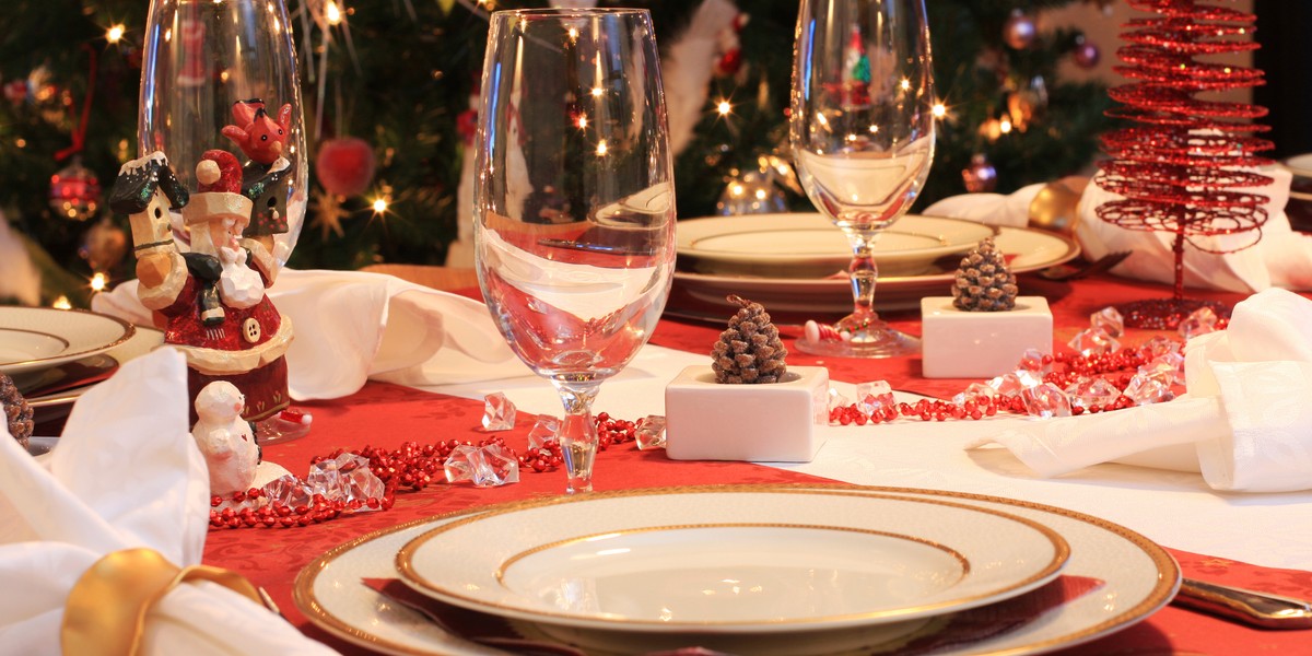 Świąteczny savoirvivre. Jak zachować się przy wigilijnym