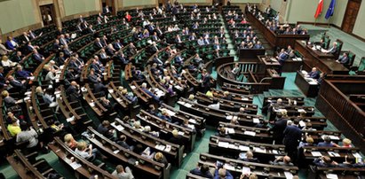 Sejm przyjął projekt zaostrzający kary za pedofilię