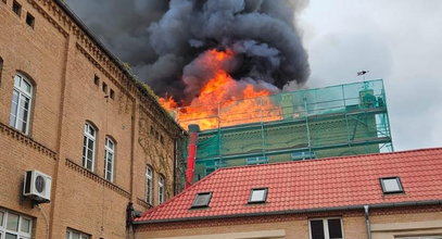 Groźny pożar uczelni w Gorzowie Wielkopolskim! Ogień przeniósł się na sąsiedni budynek