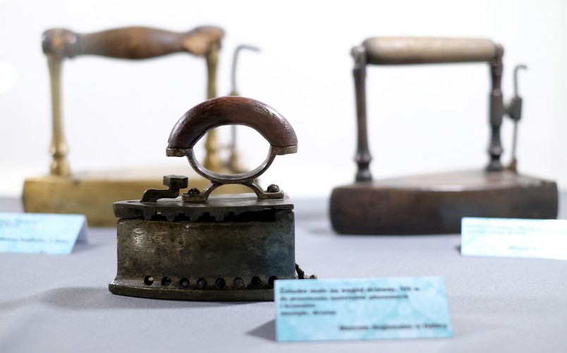 AKCESORIA DAWNEJ PERFEKCYJNEJ PANI DOMU