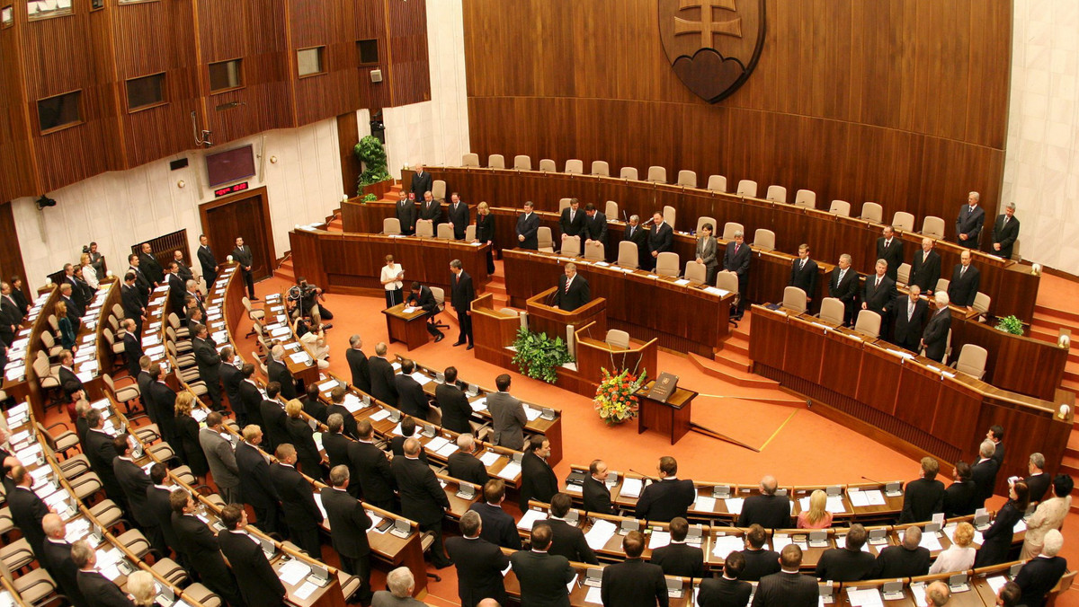 Słowacki parlament wprowadził tzw. prawo do odpowiedzi dla polityków do kodeksu prasowego. Propozycja została przyjęta przez posłów dziś przed południem. Nowelizacja została poparta przez 86 deputowanych, 51 głosowało przeciwko niej.