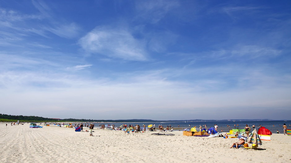 Świnoujście: Niemiec wjechał autem na plażę i poszedł się kąpać