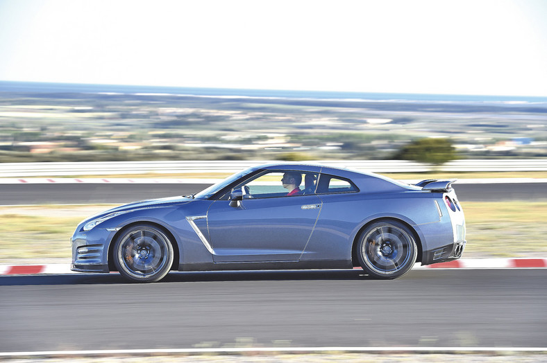 McLaren 650S i Nissan GT-R